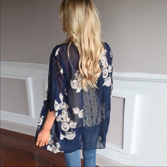 🌸 Blue Floral Kimono w/Lace Back - Picture 4 of 5